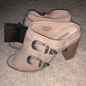 BRAND NWT TAUPE HEELS